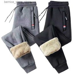 Pantalons pour hommes Hiver laine d'agneau chaud pantalons décontractés hommes Fitness Jogging pantalons de survêtement mâle solide cordon bas polaire pantalon droit M-5Xl Q231201