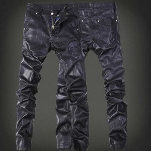 Pantalones para hombres yasuguoji nuevo 2023 pantalones de cuero para put al aire libre marca de calavera de moda marcador parche trabajo para hombres ajustes de cuero de motocicleta jeanssl2405