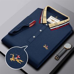 Polo-shirts voor heren zomer korte mouwen T-shirt katoen vaste kleurbedrijf geborduurde slanke revers Britse tops mannen kleding 220822