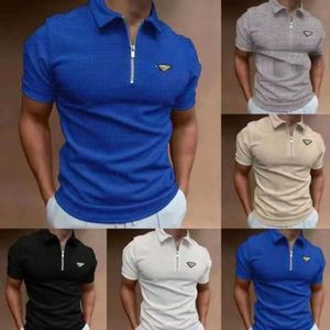 Polos pour hommes Designer Summer Zipper Polo Shirt Prads Marque Chemises à rayures Hommes Streetwear Casual T-shirt à manches courtes NBER