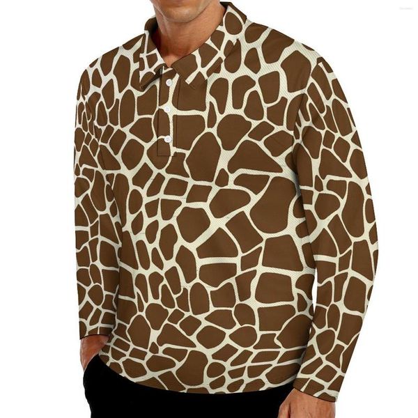 Polos para hombre Polos de jirafa Camisa informal con estampado animal marrón Estilo callejero de otoño Cuello vuelto Patrón de manga larga Camisetas de gran tamaño