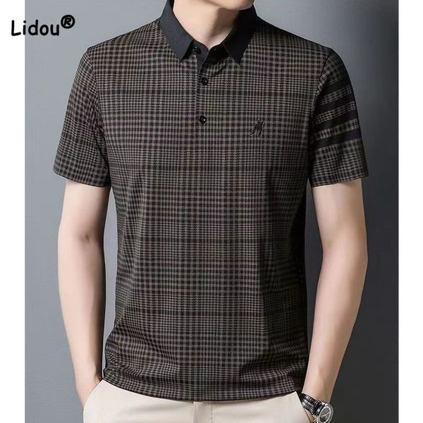 Polos para hombres Ropa masculina Oficina de negocios informal Camisa a cuadros con cuello de polo Tendencia de moda de verano Camiseta con botones de manga corta Camisa para hombres 230712