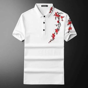 Polo's Polos Polo -shirt voor heren Mode Fashion Flower Print Plum Blossom Patroon Korte mouwen Top Zomer Nieuwe Holiday Street Ademende kleding Q240508