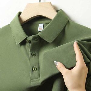 Polo's voor herenhoens Mens vaste kleur Casual mode Korte slijmpolo shirt zomer comfortabel top y240510ay12