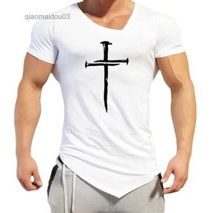 Polos pour hommes personnalisés croix imprimées Mode oblique oblique en V V T-shirt à manches courtes Slim Fit Mens Casual irrégulier Hem Fitness T Shirtsl2404