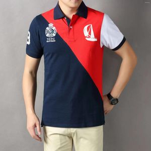 Polos Polos pour hommes pour hommes Summer Summer Coton à manches courtes Angleterre oblique Couleur d'épissage correspondant croix Europe et Amérique Beau