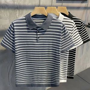 Polos pour hommes rétro Black and White Striped Men Polo tricot Polo Tente à revers respirant T-shirt à manches courte
