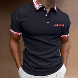 Polos pour hommes été décontracté vêtements de golf pour hommes haut de gamme rouge à carreaux épissage POLO à manches courtes mode poche décoration T-shirt hommes 230612