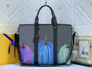 Sacs fourre-tout week-end imprimé citrouille pour hommes YK Monograms pattern Dots Sac à main graphique ludique Yayoi Kusama 23SS Business Top Handle Bag Purse For Man M46434