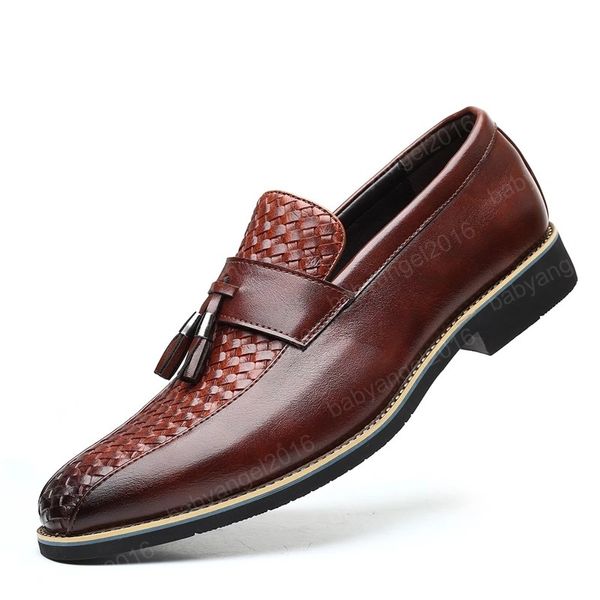 Oxfords de punta Retro para hombre, zapatos de cuero de estilo inglés, zapatos de vestir formales de negocios con estilo para hombre, zapatos de trabajo clásicos con borlas