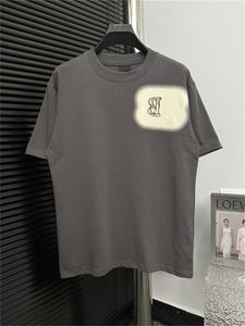 Camisa para hombres Diseñador de camisa Camiseta para hombres Camiseta de algodón Camisa de algodón de algodón de manga corta impresa con camiseta de dibujos animados Bordado cruzado Camiseta dorada F1