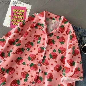 Chemises masculines Fruit kaii japonais Strobrberry Graffiti Button Shirt mignon fille jeune chemise à manches courtes à manches supérieures YQ240422