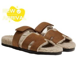 Chaussures masculines Summer Cool Slippers Designer Sandals plage Voyage Kirpe Matching Chypre Chypre Velcro Fashionable Slippers Mens Beige Brown Brown