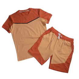Los deportes de manga corta de los hombres fijaron los sistemas de encargo de dos piezas del remiendo de la camiseta + de los pantalones del cuello redondo del verano