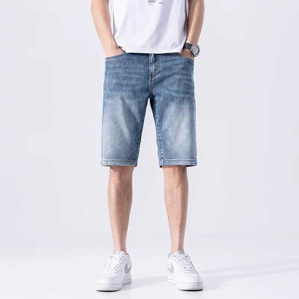 Shorts masculins 2024 Nouveaux shorts en jean imprimés haut de gamme pour hommes Summer Thin respirant la perte de poids en vrac de la mode coréenne Capris J240407