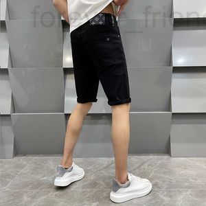 Designer de shorts masculins 2024 Nouveau denim de haute qualité pour les hommes Brandage à tendance pantalon polyvalent décontracté 5/4 Middle Eqol