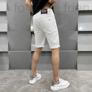 Corvonneurs de shorts masculins British Style Étiquette en acier tridimensionnel en noir et blanc Shorts de jean décontracté pour hommes avec une micro-élasticité à jambe droite slim I3MT