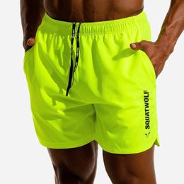 Pantalones cortos para hombres Pantalones cortos para correr de fitness de verano verde fluorescente Pantalones cortos para correr deportes y entrenamiento Pantalones cortos deportivos para gimnasio de entrenamiento de secado rápido Fit 230506