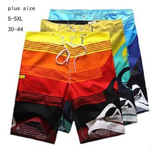 Shorts pour hommes shorts de plage pour hommes Bermuda Pantalon d'été Pantalon pour hommes avec un maillot de bain imprimé rapide de nouvelles lettres J240507 J240507