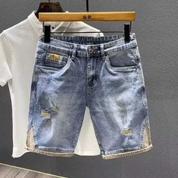 Heren shorts Heren Retro -gescheurde blauwe denim shorts Summer Fashion rechte knie vijfpunts korte jeansl2405