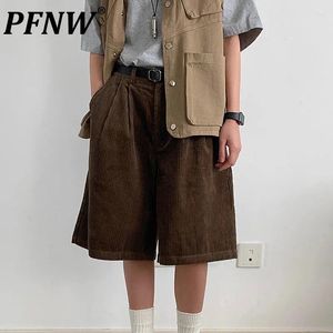 Short masculin pfnw style coréen en velours côtelé en velours droit de poche lâche conception de couleur solide pantalon masculin mode 28W3161