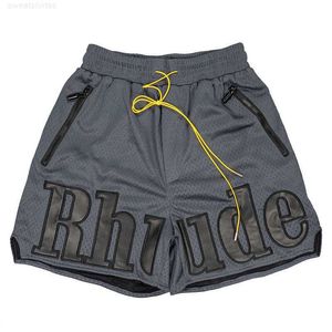 Shorts pour hommes Rhude Mesh Basketball Respirant Doublecouche Sports Pantalons de plage de broderie Cinquième rue Large Hommes et femmes Gftgtiyt