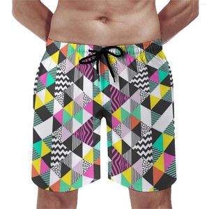Pantalones cortos para hombres Tabla de verano Patchwork geométrico Surf Triángulos abstractos Playa personalizada Casual Secado rápido Swim Trunks Plus Tamaño