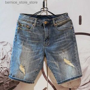 Heren shorts Summer Fashion Mens Hole denim shorts jeans nieuw in blauwe flodderige shorts voor heren jeans broek Q240529