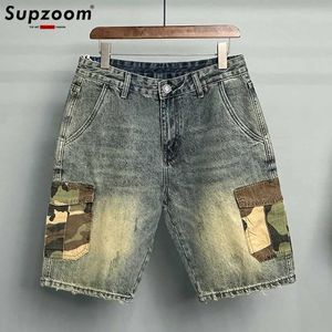 Heren shorts Supzoo Nieuwe aankomst Hot verkopen zomer losse patch werk mode jeugdprecipe goederen retro camo pocket denim shorts voor mannen J240407