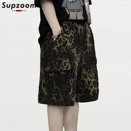 Short masculin Supzoom 2024 Arrivée Summer Loose lâche décontracté High Street Street Leopard Imprimé Coux de couture
