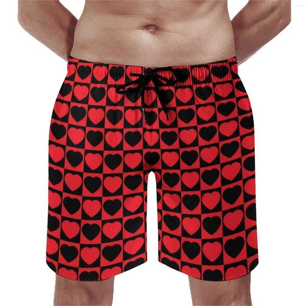 Pantalones cortos para hombre Tablero de corazones de San Valentín Pantalones cortos divertidos en negro y rojo Gráfico Deportes Fitness Bañador de secado rápido Idea de regalo