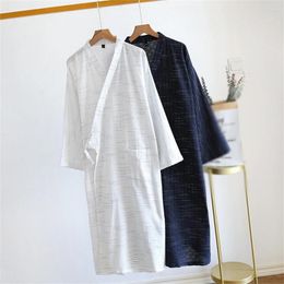 Vêtements de nuit pour hommes Style japonais Peignoir à lacets Long coton Printemps Été Robe fine Grande taille Rayé Costume de maison Cadeau 1 pièces