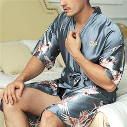 Vêtements de nuit pour hommes Robe de nuit pour hommes Kimono en soie Peignoir Hommes Pyjamas de style chinois Peignoir manches Ropa Sexy Hombre Man'S Gown