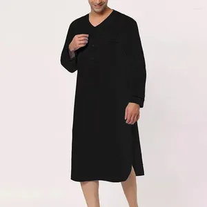 Mannen Nachtkleding Mannen V-hals Linnen Gewaad Oprollen Korte Mouw Effen Lange Nachtjapon Casual Losse Shirt Kaftan Thobe Met zak