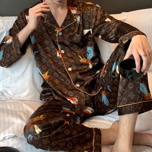 Vêtements de nuit pour hommes Pyjamas Costume Lovers 'Print Nightwear Casual 2PCS Pijamas Set Satin Lingerie intime Chemise de nuit Hommes Pyjamas Home Wear 230111