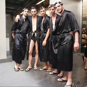 Vêtements de nuit pour hommes solide noir XXL Roomman Robe hommes soie Satin été décontracté col en v Kimono Yukata Batrobe propre