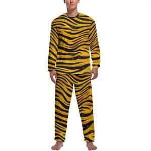 Vêtements de nuit pour hommes Pyjamas imprimés en fourrure de tigre Grappes d'or Ensembles de pyjama romantique à manches longues pour hommes 2 pièces Cadeau graphique de printemps