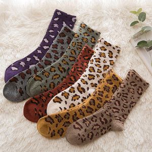 Chaussettes pour hommes 1 paire et femmes automne hiver épaisse laine imprimée léopard dans le style collège tube pour garder au chaud