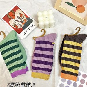 Chaussettes pour hommes 1 paire femmes printemps et été Corée hit couleur rayures empilés pile tube coton à la mode