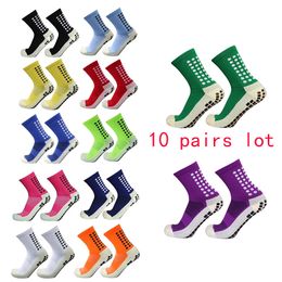 Chaussettes pour hommes 10 paires / lot Hommes Femmes Chaussettes de football Coton Carré Silicone Ventouse Grip Anti Slip Football Sports Rugby Chaussettes Tennis Chaussettes 230731