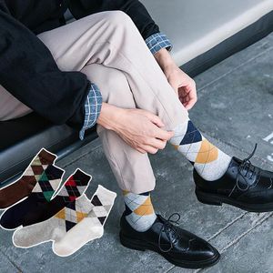 Chaussettes pour hommes 2022 haute qualité hommes affaires coton drôle heureux mode décontracté mâle diamant treillis Long