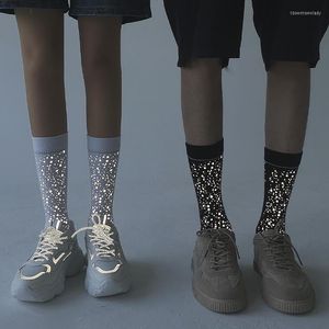 Calcetines para hombres 2022 Calle para mujeres y hombres reflectantes con estrellas novedad unisex parejas deportes divertidos al por mayor