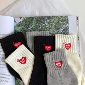 Tide Brand HUMAN MADE Love Serviette brodée Bas Tube court Chaussettes de sport pour hommes et femmes