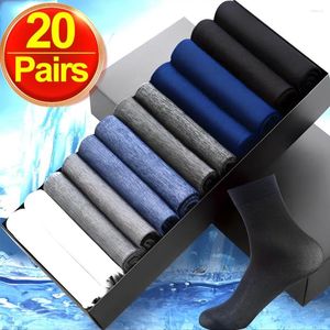 Chaussettes masculines 20 paires de glace d'été Silk ultra-mince respirant pour les affaires hommes noirs blancs en bambou doux fibre longue