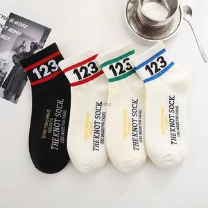 Herensokken 22e jaar Nieuw trendy merk RRR123 Korte Tube gestreepte digitale pure katoenen sokken voor mannen en damessport bijpassende sweatshirtfo8o