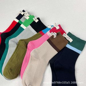 Chaussettes masculines 23SS designer coréen designer à la mode chaussettes de marque pour enfants purs coton pur spring / étiquette d'été bloquant le tas de sports de sport
