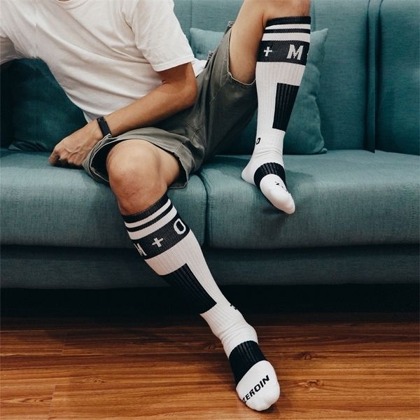 Calcetines para hombre, 2 pares, blanco, negro, amarillo, azul, rosa, Color, Sexy, nailon, deportes, tubo largo, ropa de calle de fútbol, cómodo 220923