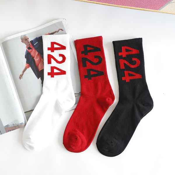 Chaussettes pour hommes 3 pairesLot 424 Figure tricotée homme sport exquis respirant femme célébrité couple INS rue marque de mode coton tube chaussettes 230830