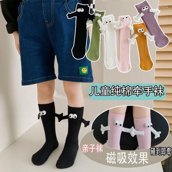 Calcetines para hombres Muñeca 3D Tomados de la mano Novedad divertida Relación de pareja magnética Equipo a juego Tobillo de algodón Regalos familiares