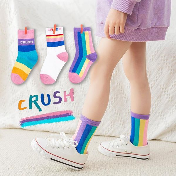 Calcetines para hombres 3pirs 2023 Corea de primavera y verano Corea Ins Trend Rainbow Letter Striped Tube Algodón de algodón